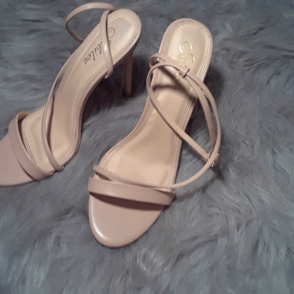 HEELS - Picture 3 of 3
